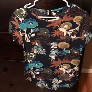 Short sleeve floral w pocket blouse
